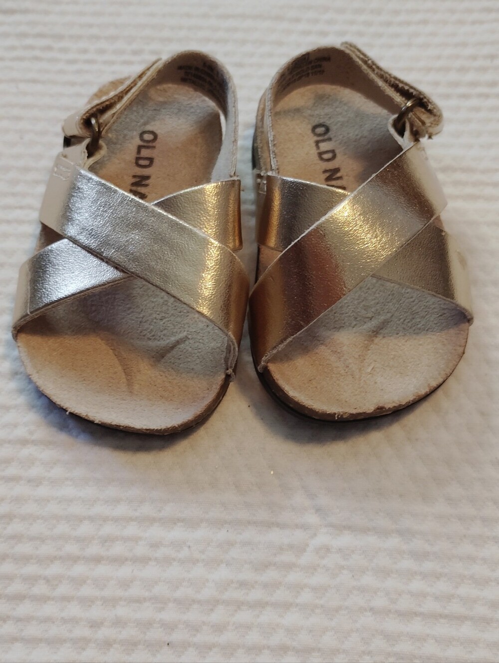 Baby old navy 0-3M Girl Gold Sandals Flip Flops